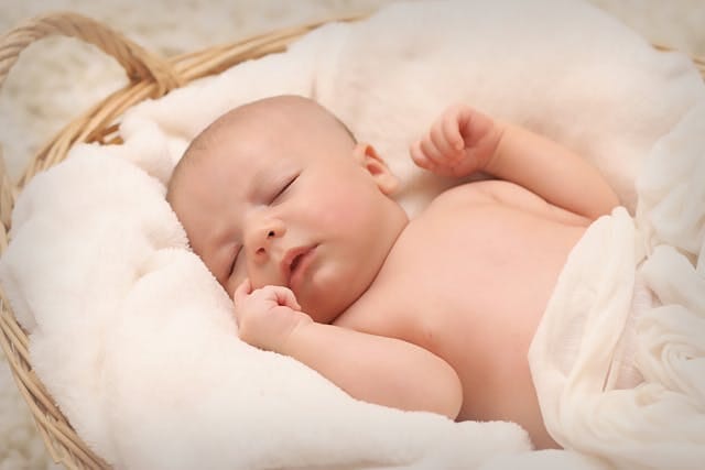 How to Treat Yellow Watery Diarrhea in Babies